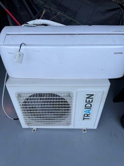 Traiden 12,000 BTU Mini Split AC & Heat Pump (2 Years Old)