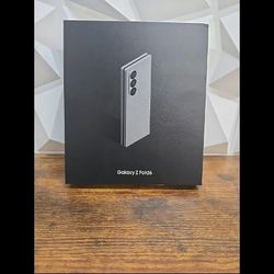 Samsung Galaxy Z Fold 6 512GB (Unlocked) - Silver Shadow *NEW*
