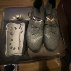 Puma 9.5 Soccer Cleats Like New Used One Time, Also Nike Shin guards