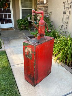 VINTAGE ANTIQUE “WAYNE” HAND CRANK OIL PUMP LUBESTER (CIRCA 1930’S/1940’S)   22”L X 11”W X 52”H