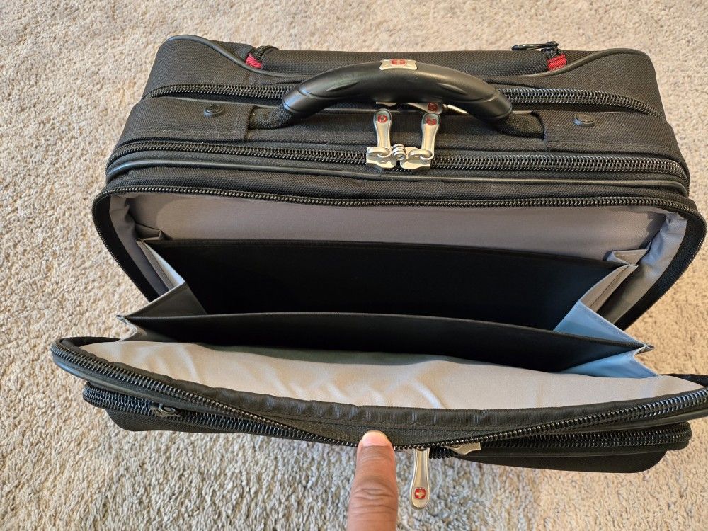 LIKE NEW - Swiss Gear by Wenger Patriot II Rolling 2-Piece Business Luggage Set, Black