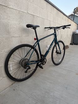 Large Carbon fiber Trek Fx4