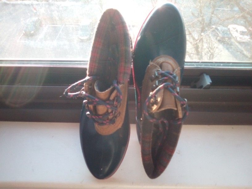 Size 7, Dark Blue w/Burgundy Trim Rain Boots
