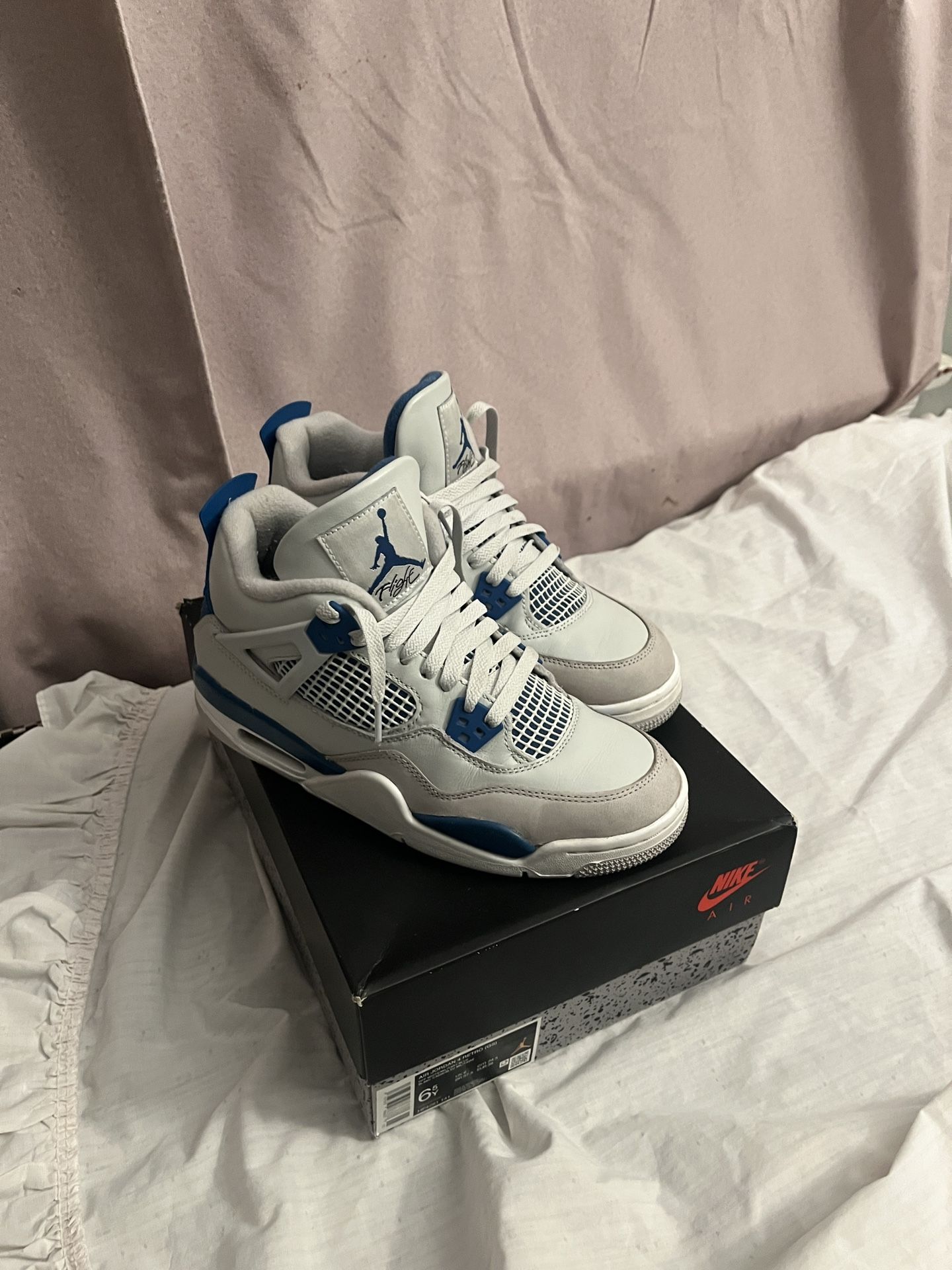 Air Jordan 4 Military Blue