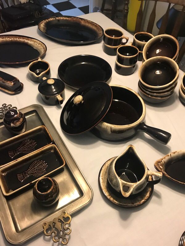 Pfaltzgraff Brown Gourmet (Brown Drip) Dinnerware set 75 pieces