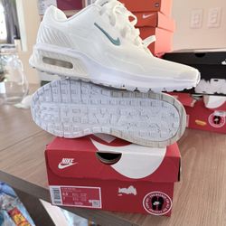 Womens Nike (Air Max BIA) Size 8.5