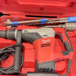 Milwaukee Rotary hammer drill 5317-20 SDs-max 1-9/16” with case and bits corded no trades pick in Tacoma 