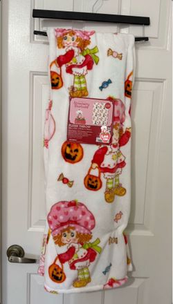 STRAWBERRY SHORTCAKE HALLOWEEN BLANKET