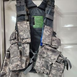 Military issue  Tactical Hydration  Vest 
Built in hydration blader