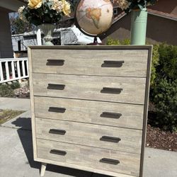 Solid Walnut Dresser Chest of Drawers Furniture Excellent Condition Originally $2,000