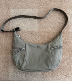 Lululemon Slouchy Sling Bag 6L