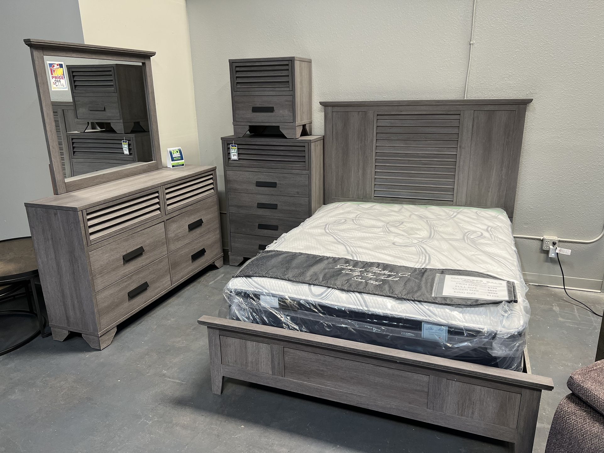 4-piece Bedroom Set Queen Size Grey!