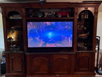Entertainment center