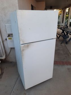 Refrigerator apartment size