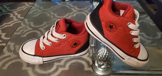 RED CONVERSE SZ:5