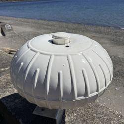 Like New TaylorMade 18" Corner Mount Inflatable Dock Wheel