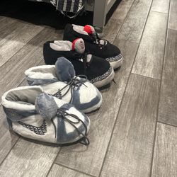 Slippers/house shoes