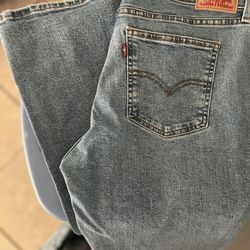Levi’s Woman’s 32x32 Boot Cut