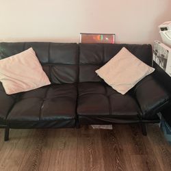 🛏️ Black Leather Couch (Pull-Out Bed)