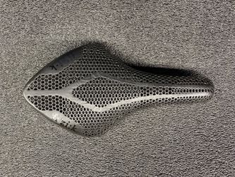 Fizik Vento Arione R1 Adaptive Saddle Black Carbon 145mm