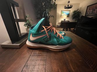 Nike LeBrons!!! Miami Dolphins colors!!! 9.5 out of 10!!! EXCELLENT CONDITION!!!