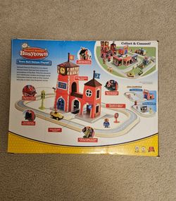 NEW Richard Scarry's Busytown Town Hall Deluxe Playset.