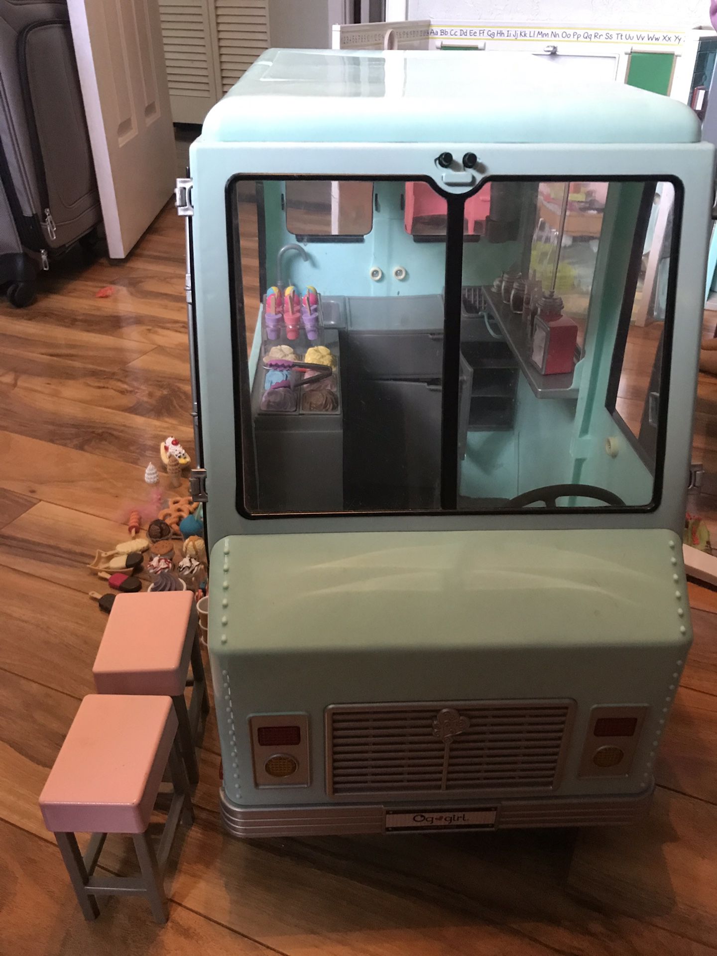 American girl doll ice cream truck(our generation)