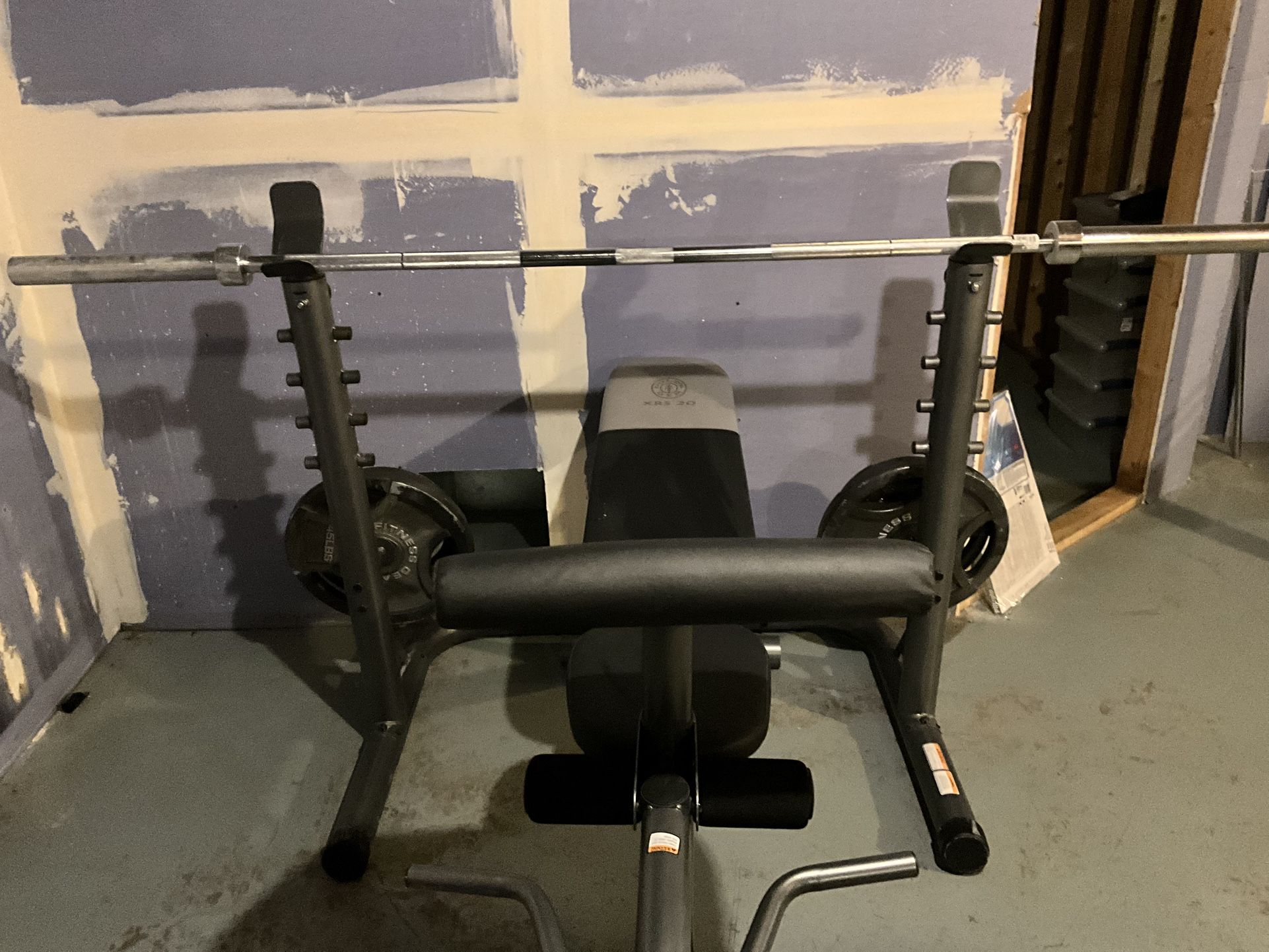 Golds Gym-Adjustable Weight Bench w. Arm Curl Bar & Leg Bench. Hold Total of 300lbs. CASH ONLY