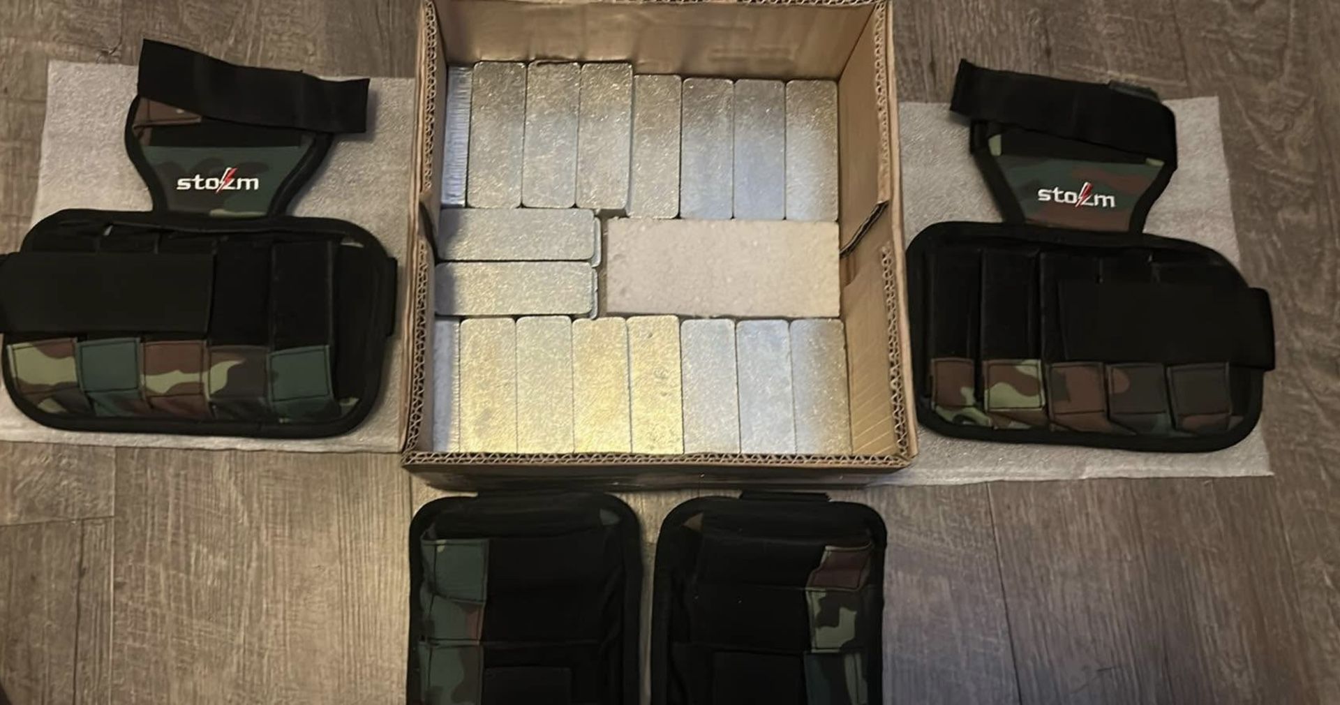 Storm set of wrist and ankle weight set comes with 26 bars of weight 26 pounds new in box