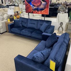 Beautiful sofa & Love Seat set 