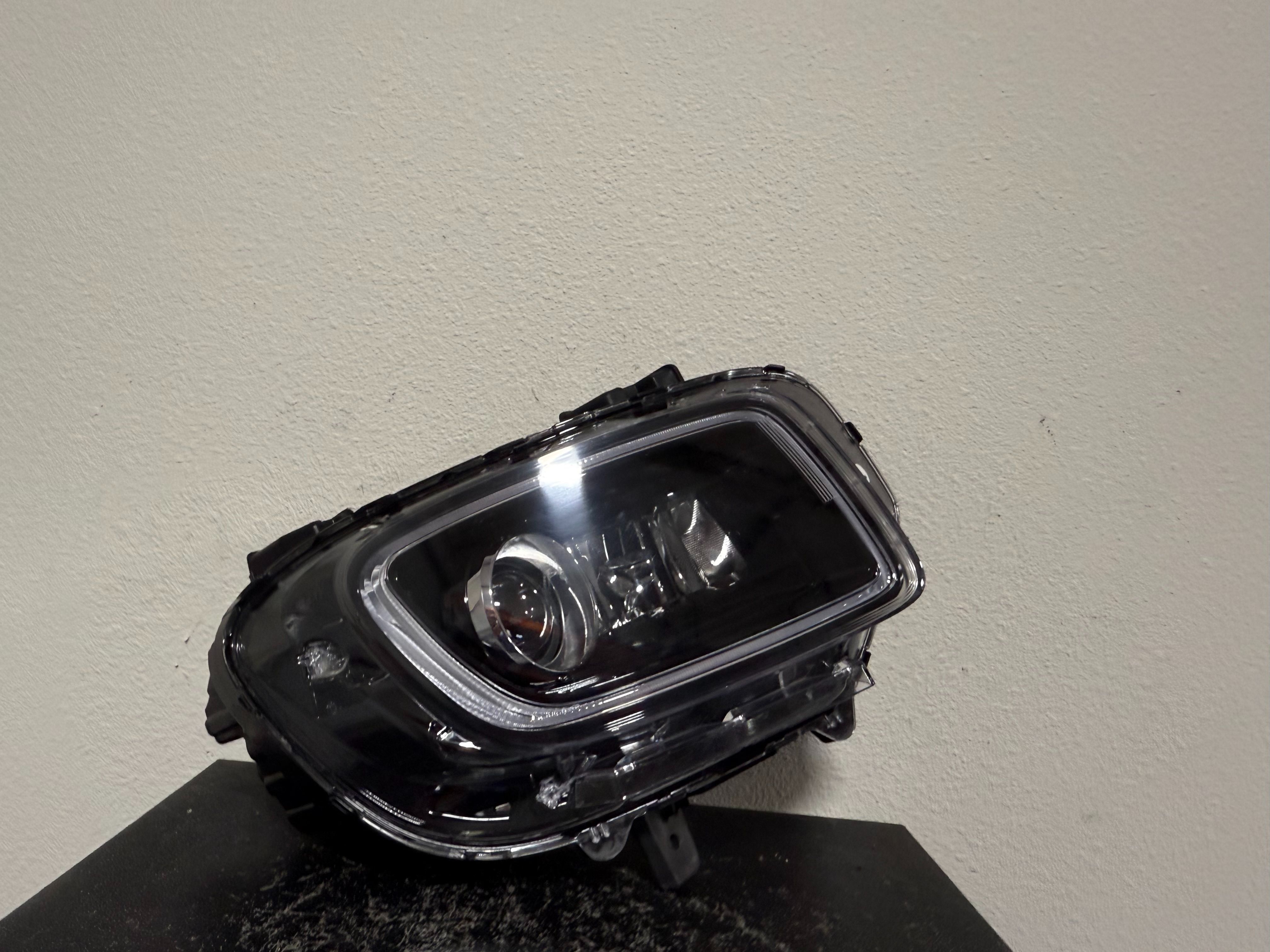 HYUNDAI VENUE RIGHT HEADLIGHT 2021