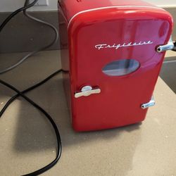 Mini Fridge 