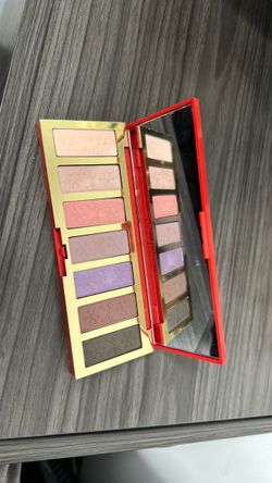 Eyeshadow Palette Red and Gold Case