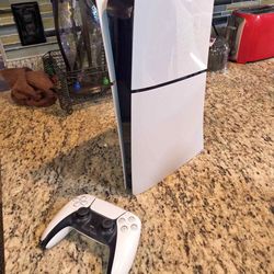 PLAYSTATION 5 SLIM 1TB– MINT CONDITION + CONTROLLER