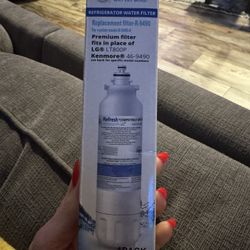 Refrigerator water filter