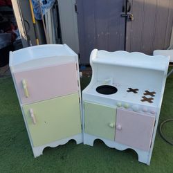 KIDS WOOD KITCHEN..REFRIGERATOR AND STOVE...GET YOUR CHRISTMAS GIFT..AS IN PICTURES..SE HABLA ESPANOL..CHECK OUT MY PAGE FOR MORE GREAT STUFF 👍..