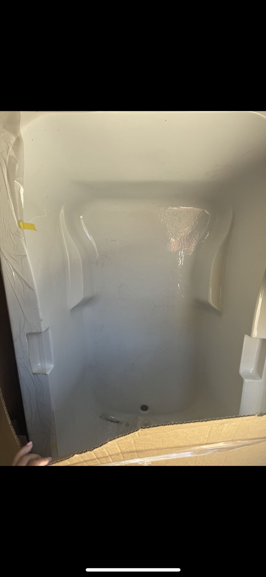 Laurel Mountain Hourglass I Plus 41.75-in x 59.5-in White Acrylic Hourglass Alcove Air Bath (Right Drain)