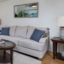 Couch/ Sofa Like New Condition 