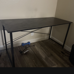 Computer desk (black)