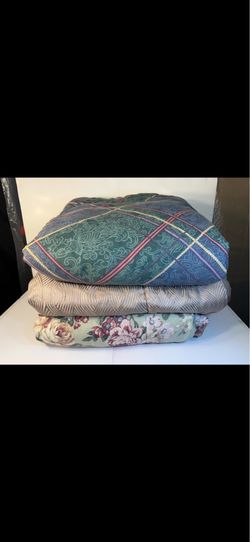 Used good blankets size Queen disposable 3 X $40