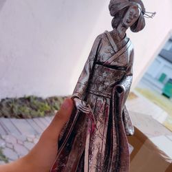 Japanese geisha sculpture figurine
