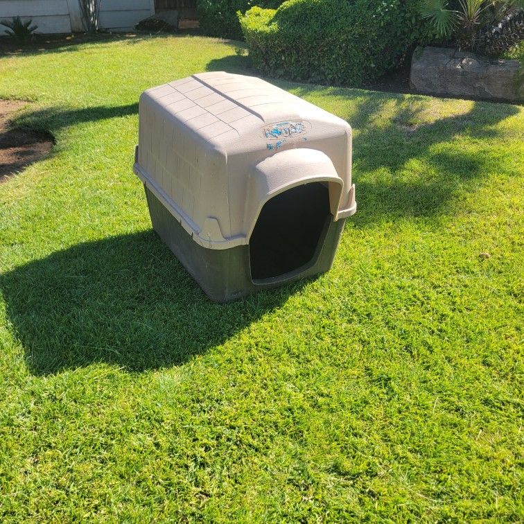 Large Dog House π !