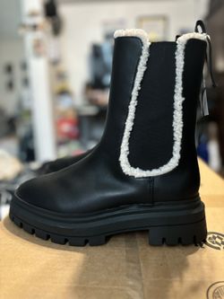 Women Boots Size 9