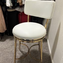 White And Cold make up chair