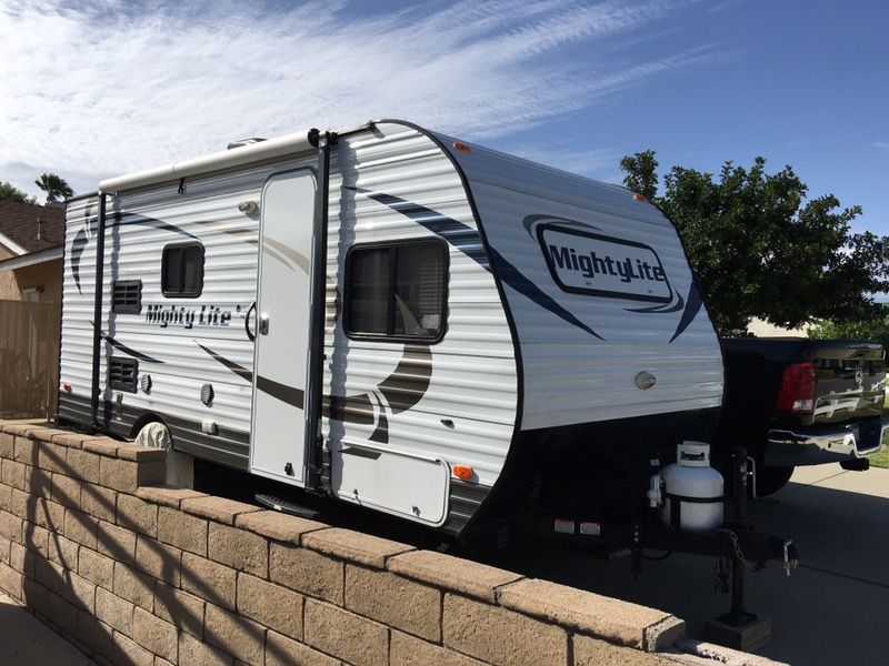 Like New! 2015 Mighty Lite 16BB trailer