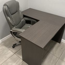 Office Dest And Leather Chair 