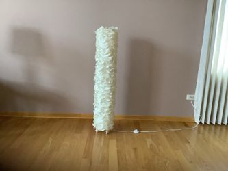 Modern floor lamp. (pick up around 191st and 80th Ave.)