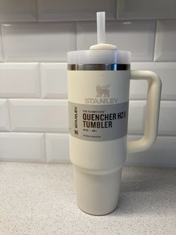 Stanley 30 oz Quencher H2.0 FlowState Tumbler Water Drink Beverage Bottle Cream New NIB