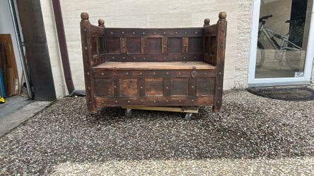 Antique trunk/bench
