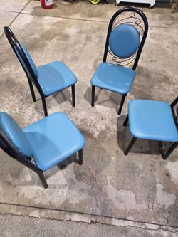 Chairs for dinner room table.